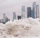 《雪落纽约，城市轻声呼吸》