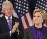 美媒：克林顿夫妇“投降”