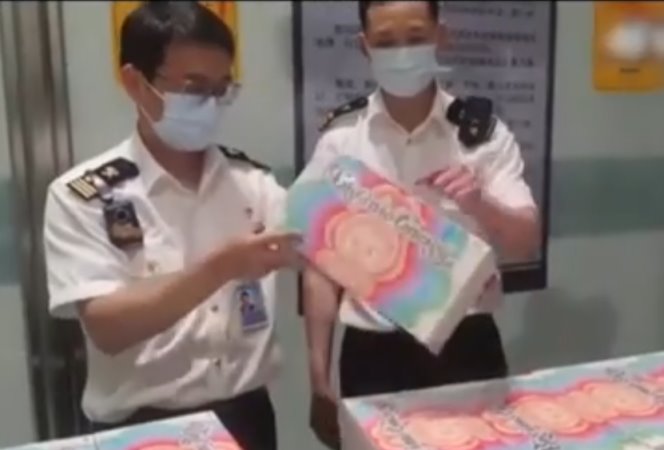 2人带144个Labubu入境被海关查获