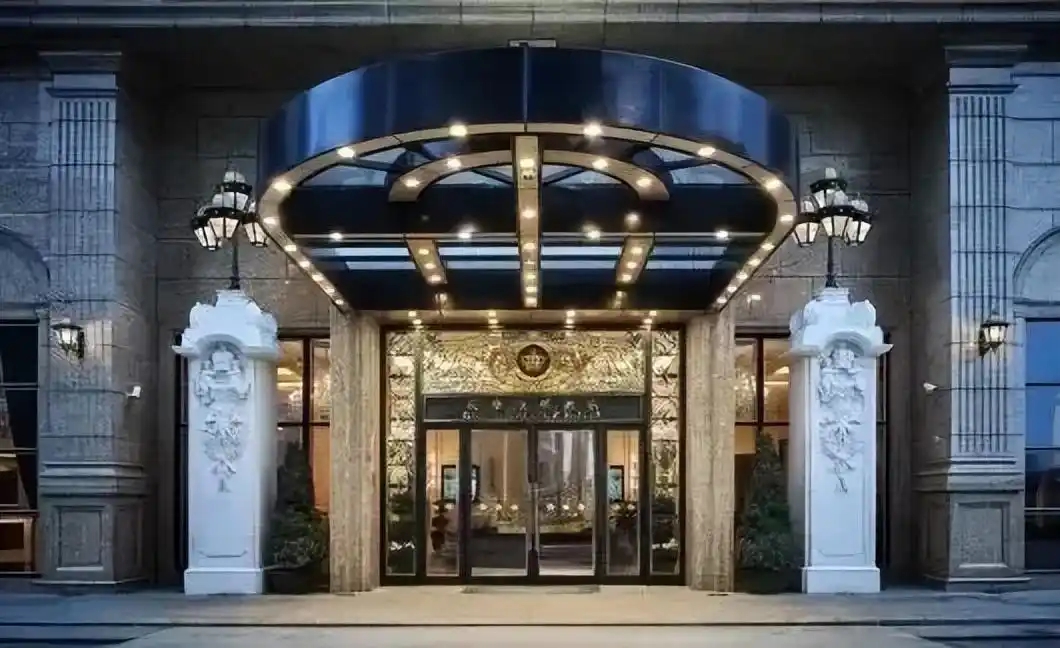 英皇娱乐，把酒店大堂金砖卖了