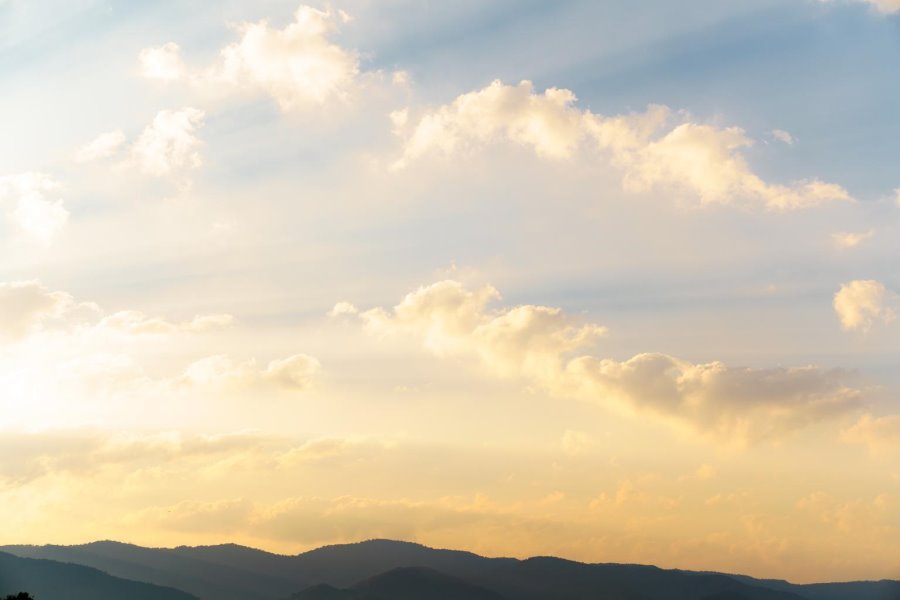 《夜晚会过去，天总会亮》