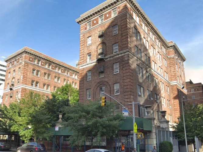 曼哈顿大型男子收容所计划关闭 引发关注