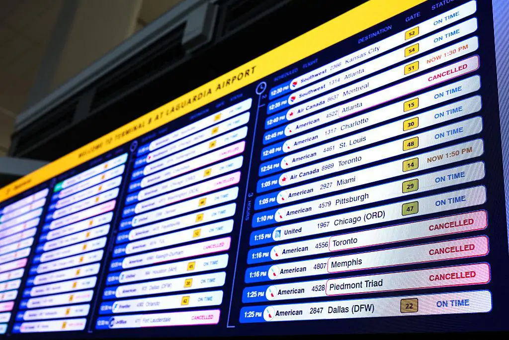 《东海岸风暴来袭冲击航班运行 多家航空公司发布改签豁免政策》